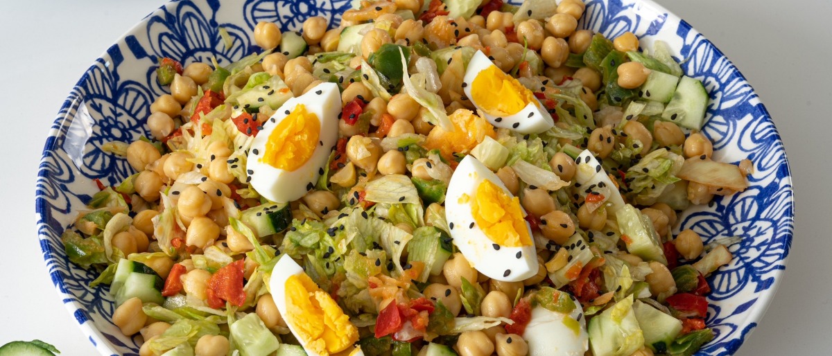 Ensalada de garbanzos con vinagreta de pimientos en Thermomix®
